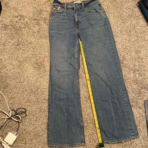 Abercrombie and Fitch 90s Relaxed Jean high rise